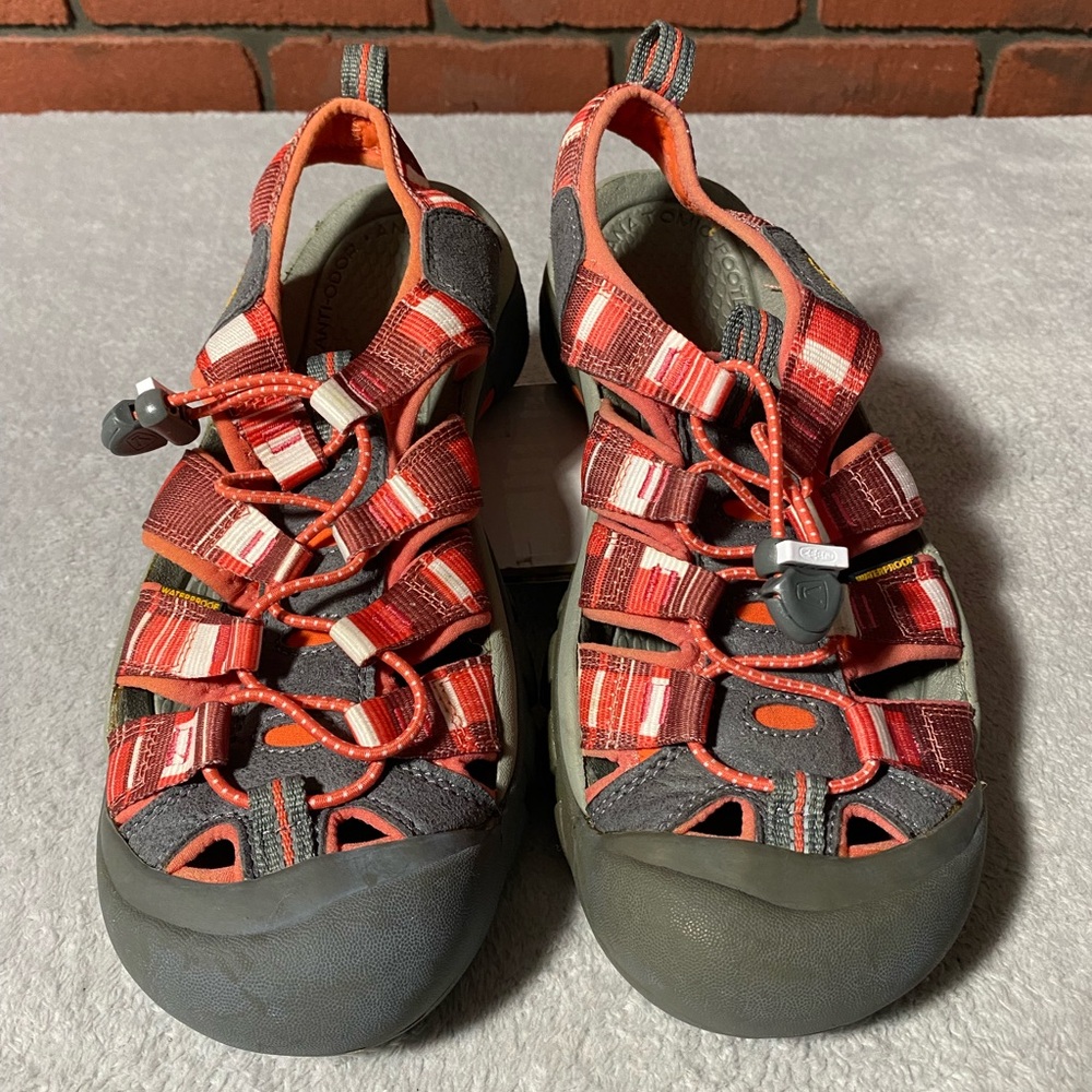 Keen Newport H2 Sandal Light red Waterproof Sandals Womens Size 11 VGUC